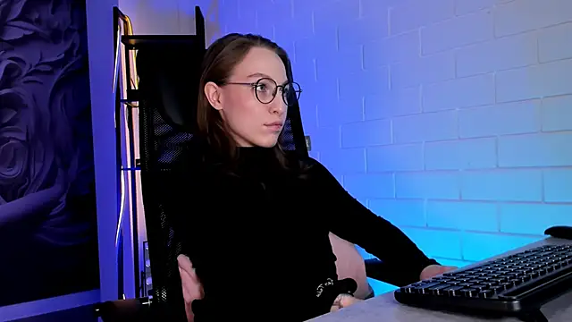 AphexQueen online show from March 20, 9:21 am