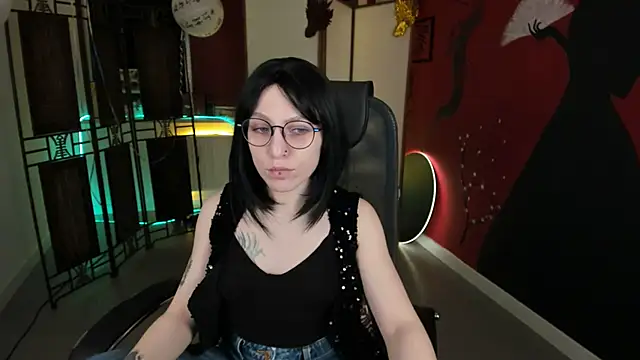 Snapshot of AphexQueen chatting on March 12, 1:08 pm AphexQueen online show from March 12, 1:08 pm