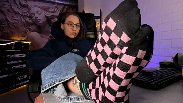 Snapshot of AphexQueen chatting on July 24, 9:05 am AphexQueen online show from July 24, 9:05 am
