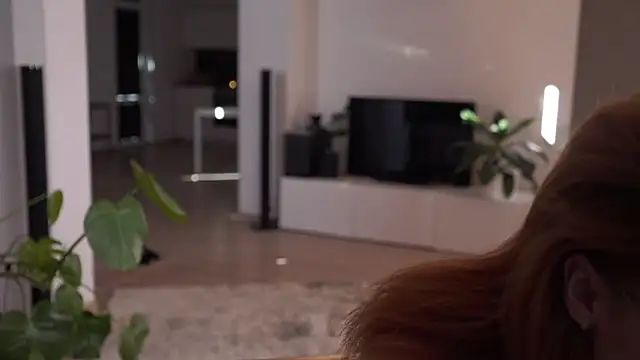 EsmaCrumbley online show from March 18, 4:26 am