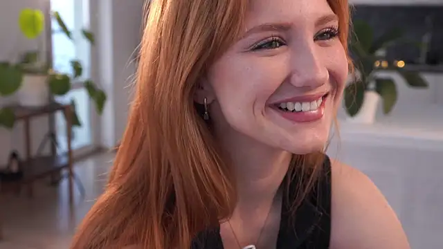 Snapshot of EsmaCrumbley chatting on February 9, 4:21 am EsmaCrumbley online show from February 9, 4:21 am