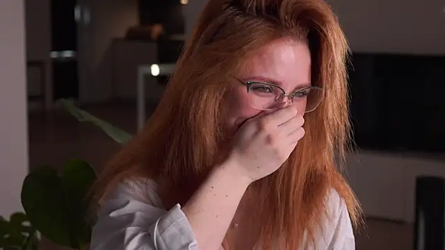 EsmaCrumbley online show from March 16, 4:31 am