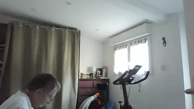 Snapshot of naturiste974 chatting on May 11, 5:31 am naturiste974 online show from May 11, 5:31 am