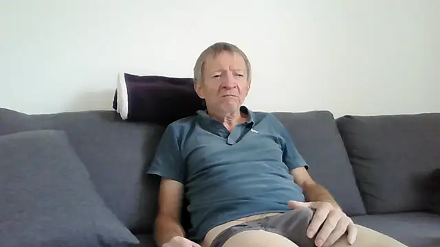Snapshot of naturiste974 chatting on May 14, 10:23 am naturiste974 online show from May 14, 10:23 am
