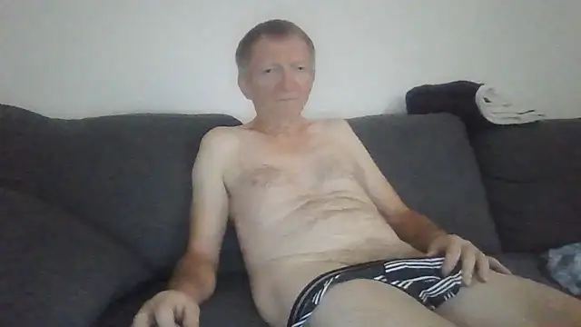 Snapshot of naturiste974 chatting on July 1, 1:44 pm naturiste974 online show from July 1, 1:44 pm