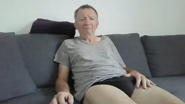 Snapshot of naturiste974 chatting on June 1, 5:29 am naturiste974 online show from June 1, 5:29 am