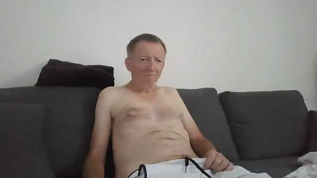 Snapshot of naturiste974 chatting on May 27, 1:40 pm naturiste974 online show from May 27, 1:40 pm