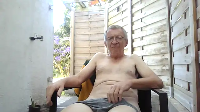 naturiste974 online show from February 1, 3:16 am
