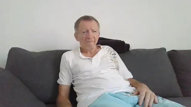 Snapshot of naturiste974 chatting on June 14, 3:24 pm naturiste974 online show from June 14, 3:24 pm