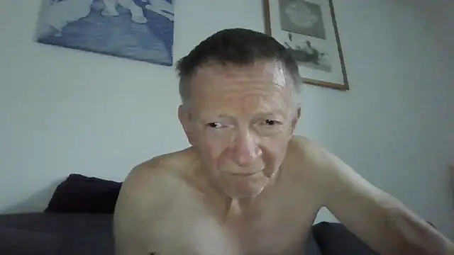 Snapshot of naturiste974 chatting on May 26, 4:54 am naturiste974 online show from May 26, 4:54 am