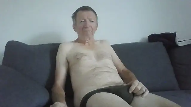 Snapshot of naturiste974 chatting on July 4, 4:41 am naturiste974 online show from July 4, 4:41 am