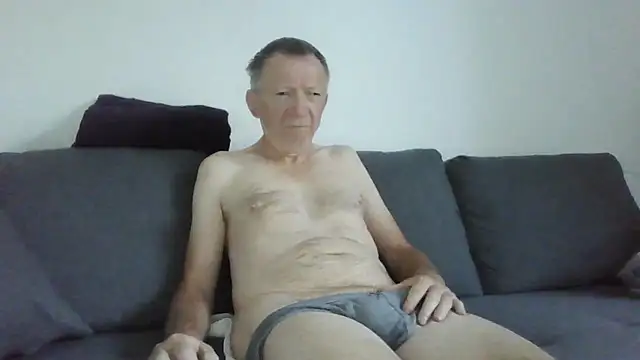 Snapshot of naturiste974 chatting on May 28, 4:53 am naturiste974 online show from May 28, 4:53 am