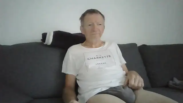 Snapshot of naturiste974 chatting on June 10, 4:46 am naturiste974 online show from June 10, 4:46 am