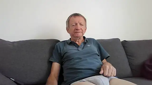 Snapshot of naturiste974 chatting on April 22, 3:19 pm naturiste974 online show from April 22, 3:19 pm