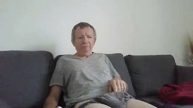 Snapshot of naturiste974 chatting on May 18, 5:56 am naturiste974 online show from May 18, 5:56 am