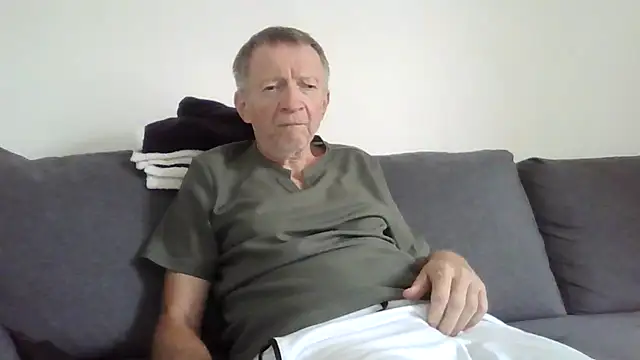 Snapshot of naturiste974 chatting on June 4, 4:11 pm naturiste974 online show from June 4, 4:11 pm