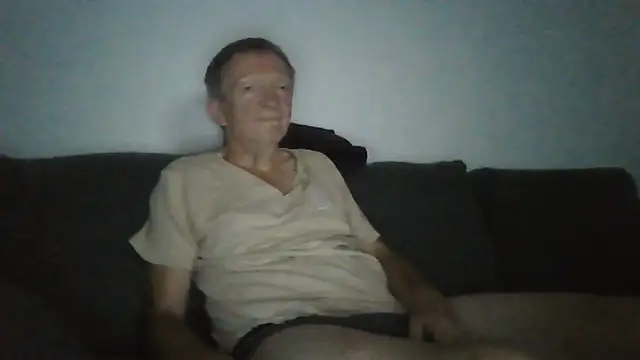 Snapshot of naturiste974 chatting on June 18, 8:25 pm naturiste974 online show from June 18, 8:25 pm