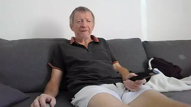 Snapshot of naturiste974 chatting on April 19, 10:16 am naturiste974 online show from April 19, 10:16 am
