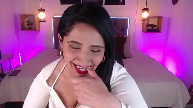 Snapshot of emily_leinner chatting on December 3, 3:33 pm emily leinner online show from December 3, 3:33 pm