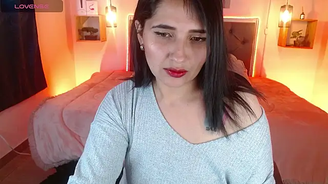 Snapshot of emily_leinner chatting on February 27, 2:21 pm emily leinner online show from February 27, 2:21 pm