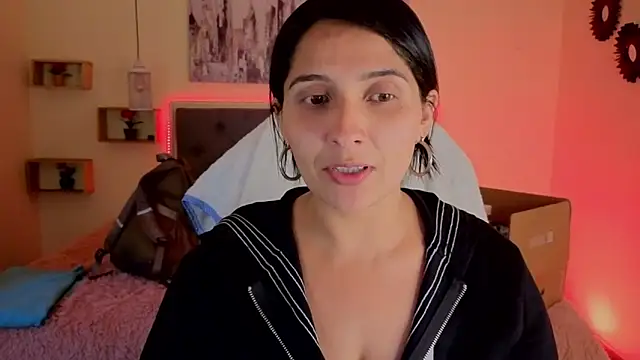Snapshot of emily_leinner chatting on June 3, 1:06 am emily leinner online show from June 3, 1:06 am