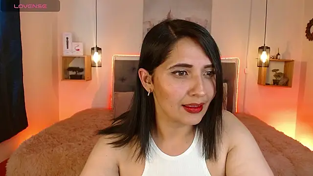 Snapshot of emily_leinner chatting on February 17, 2:28 pm emily leinner online show from February 17, 2:28 pm
