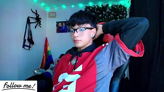 Snapshot of twink_sebas_ chatting on January 19, 7:15 pm twink sebas online show from January 19, 7:15 pm
