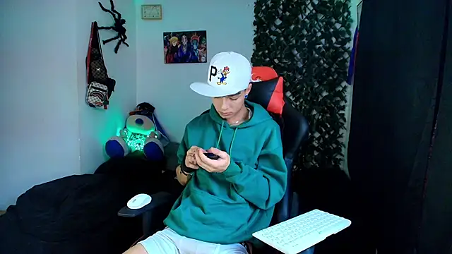 Snapshot of twink_sebas_ chatting on February 8, 9:46 pm twink sebas online show from February 8, 9:46 pm