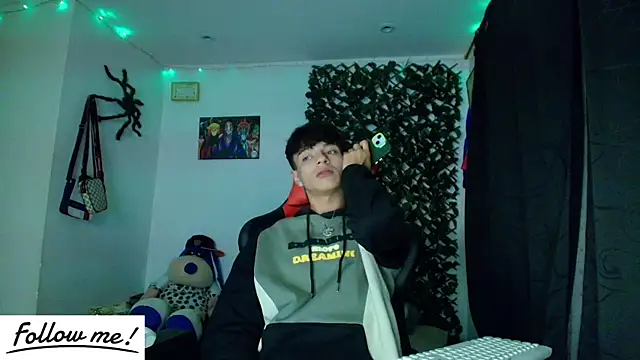 Snapshot of twink_sebas_ chatting on January 21, 6:54 am twink sebas online show from January 21, 6:54 am