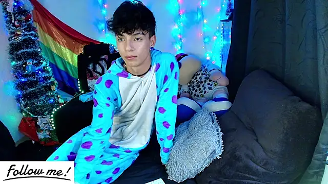 Snapshot of twink_sebas_ chatting on December 29, 10:03 pm twink sebas online show from December 29, 10:03 pm