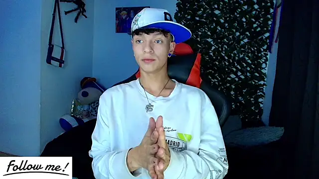 Snapshot of twink_sebas_ chatting on January 31, 6:13 am twink sebas online show from January 31, 6:13 am