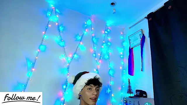 Snapshot of twink_sebas_ chatting on December 30, 1:04 am twink sebas online show from December 30, 1:04 am