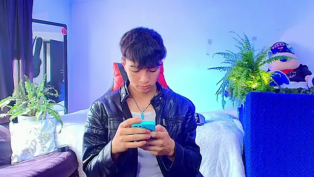 Snapshot of twink_sebas_ chatting on October 15, 2:25 pm twink sebas online show from October 15, 2:25 pm