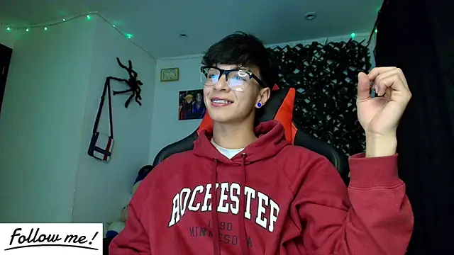 Snapshot of twink_sebas_ chatting on January 22, 9:13 am twink sebas online show from January 22, 9:13 am
