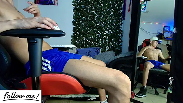 Snapshot of twink_sebas_ chatting on January 31, 9:27 am twink sebas online show from January 31, 9:27 am