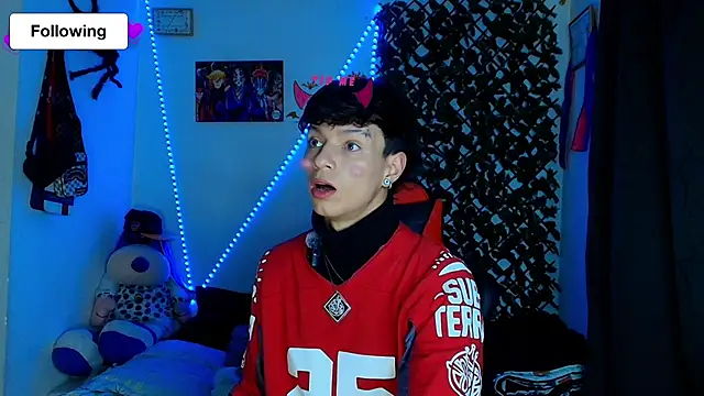Snapshot of twink_sebas_ chatting on February 26, 4:19 am twink sebas online show from February 26, 4:19 am