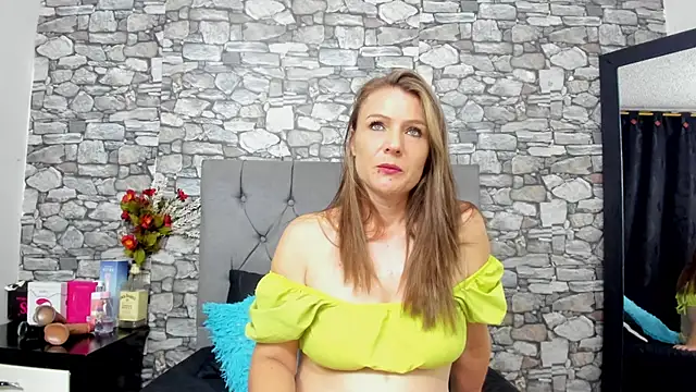 Snapshot of your_angel7 chatting on October 16, 1:36 am your angel7 online show from October 16, 1:36 am