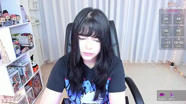 Snapshot of misshoneyxxx chatting on November 20, 2:12 am misshoneyxxx online show from November 20, 2:12 am