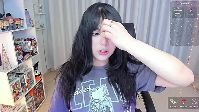 Snapshot of misshoneyxxx chatting on November 12, 3:32 am misshoneyxxx online show from November 12, 3:32 am