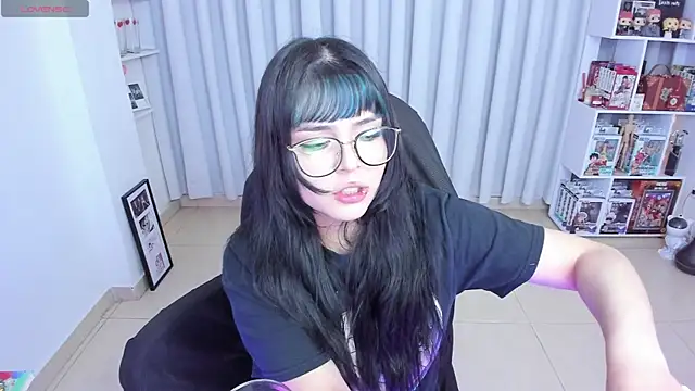 Snapshot of misshoneyxxx chatting on June 16, 4:12 am misshoneyxxx online show from June 16, 4:12 am