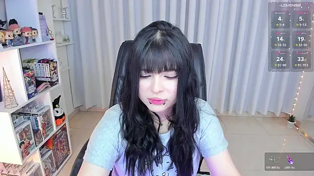 Snapshot of misshoneyxxx chatting on November 11, 6:30 am misshoneyxxx online show from November 11, 6:30 am