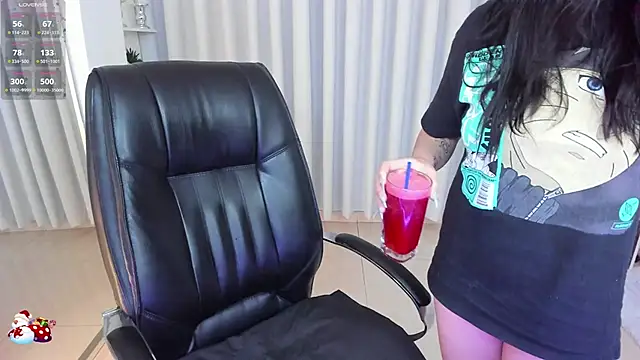 Snapshot of misshoneyxxx chatting on December 4, 4:33 am misshoneyxxx online show from December 4, 4:33 am