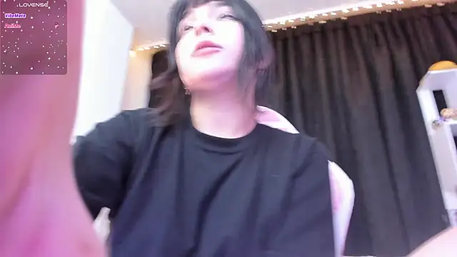Snapshot of misshoneyxxx chatting on March 11, 4:08 am misshoneyxxx online show from March 11, 4:08 am