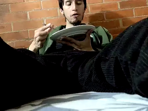 Snapshot of johan70sexy chatting on June 3, 7:31 am johan70sexy online show from June 3, 7:31 am