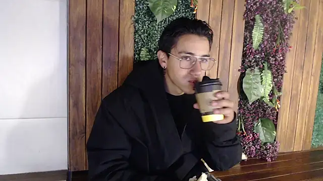 Andy Joy  online show from October 28, 11:20 am