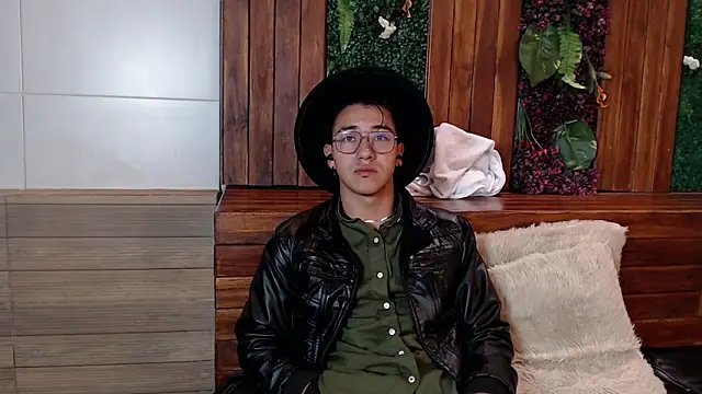 Andy Joy  online show from November 15, 11:25 am