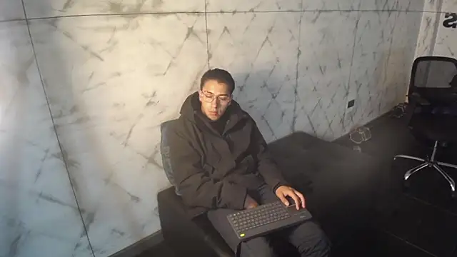 Andy Joy  online show from November 8, 11:25 am