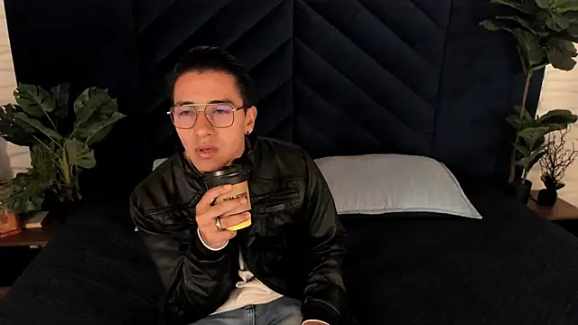 Snapshot of Andy_Joy_ chatting on October 8, 11:12 am Andy Joy online show from October 8, 11:12 am