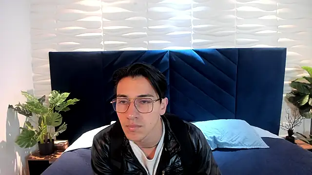Snapshot of Andy_Joy_ chatting on June 26, 11:05 am Andy Joy online show from June 26, 11:05 am