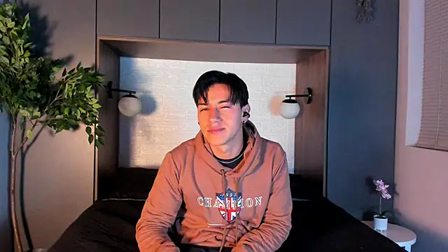 Andy Joy  online show from November 23, 11:20 am